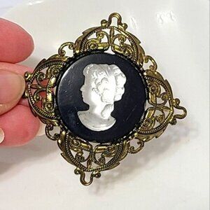 Vintage Black and Gold Tone Cameo Pendant Brooch